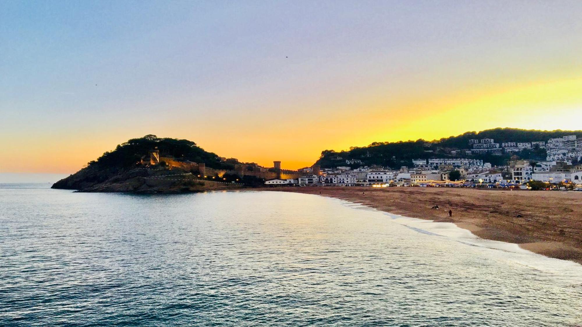 Apartament ⭑ Sea Views + Private Beach. What Else? ⭑