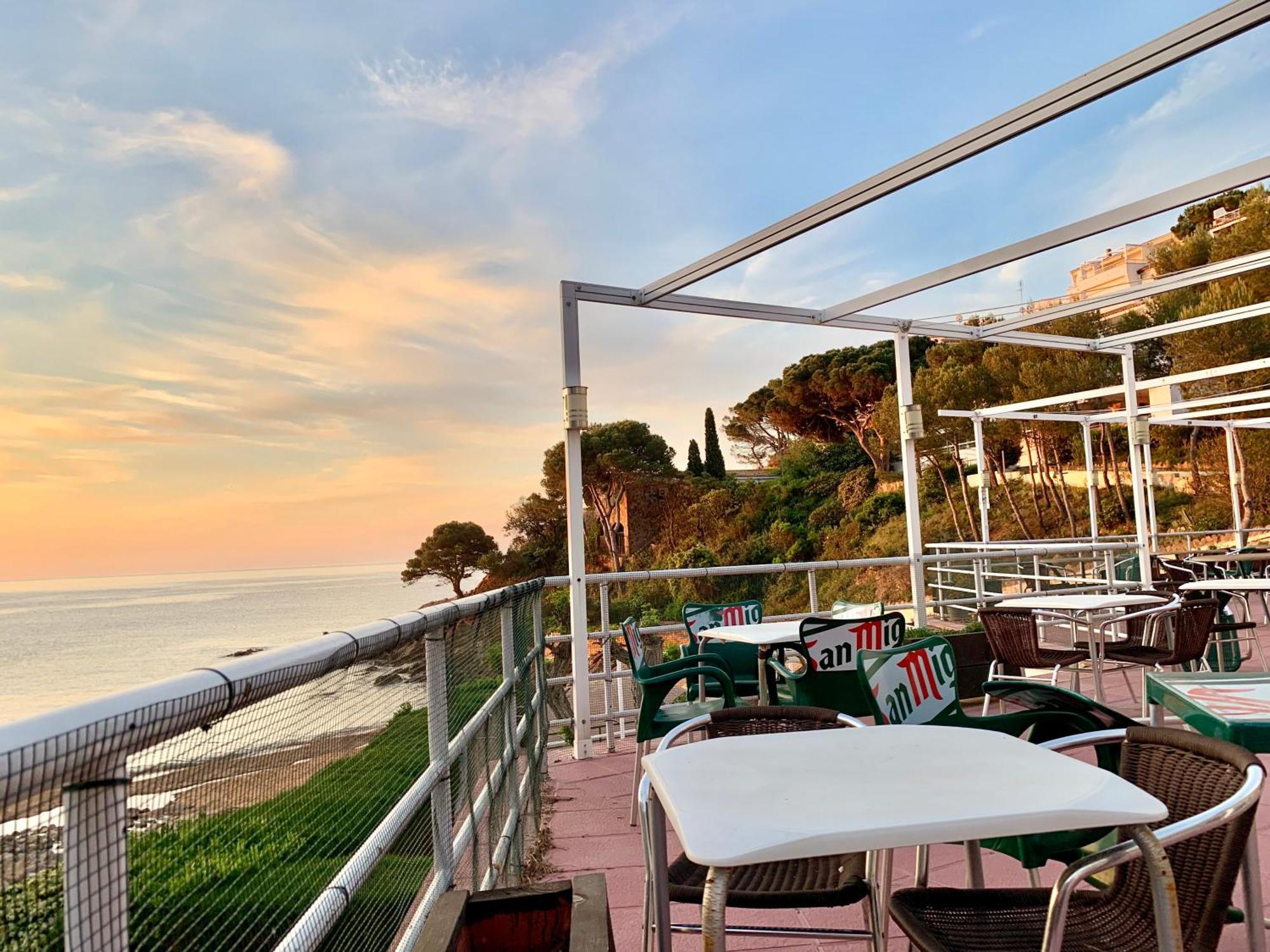 Appartement ⭑ Sea Views + Private Beach. What Else? ⭑